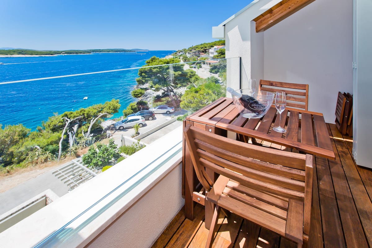 Panoramic Seaside Apartment at Villa Madeleine, Hvar